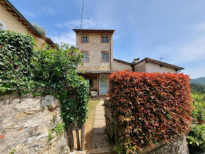 Charming holiday home in Camaiore with a shared pool, Monsagrati